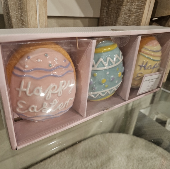 Cupcakes and Cashmere Easter Decor - Picture 2 of 3